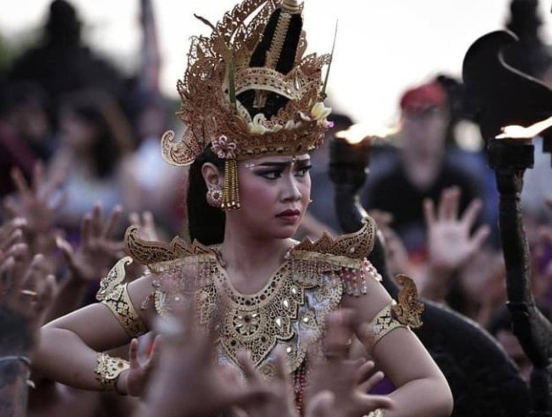 tari kecak uluwatu (instagram.com/uluwatu_kecakdance)